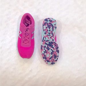 New Balance Fresh Fosm Arishi girls sneakers size 4 big kid